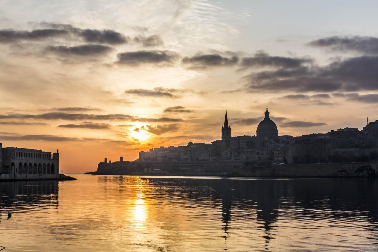 Marvellous Seafront Apartment Sliema Buitenkant foto
